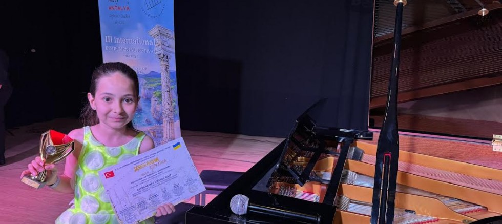 GKV’li Ceyda Sayar piyanoda festival birincisi