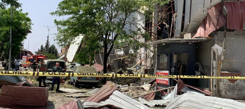 Halı fabrikasında patlama: 7 yaralı