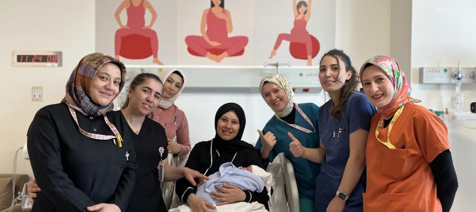 Hayatın Başlangıcında Hep Onlar Var: Ebeler Haftası Kutlu Olsun