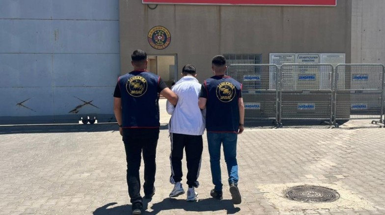 Hırsızlık suçundan 15 yıl cezasıyla aranan şahıs yakalandı