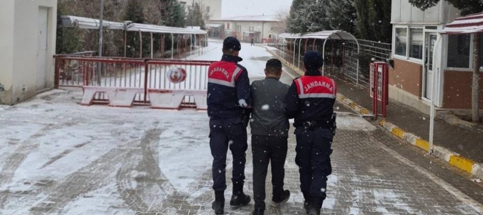 Hırsızlık suçundan 15 yıl cezayla aranan şahıs yakalandı