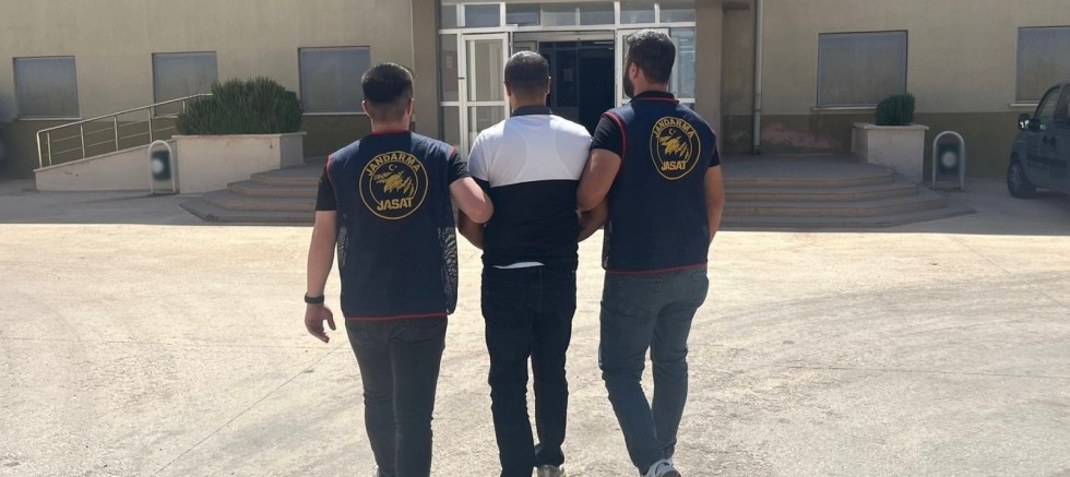 HIRSIZLIK SUÇUNDAN ARANIYORDU: JASAT YAKALADI