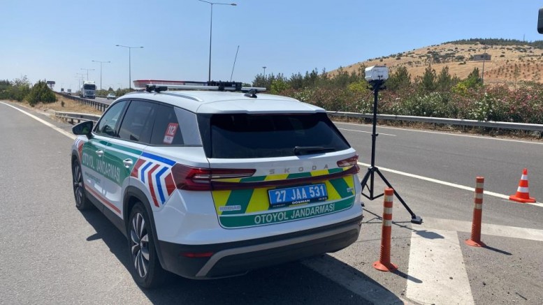 Hız sınırını aşan sürücülere ceza yağdı