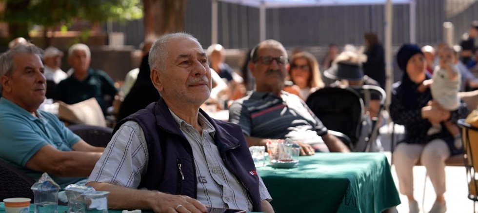 HİZMETE GİREN EMEKLİLER LOKALİNE KISA SÜREDE YOĞUN İLGİ