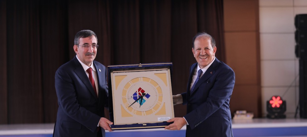 HKÜ kuruluşunun 17. yılında bin 657 öğrencisini mezun etmenin gururunu yaşadı