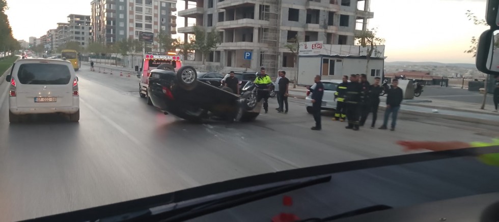 İbni Sina Mahallesi'nde Korku Dolu Anlar: Araç Takla Attı