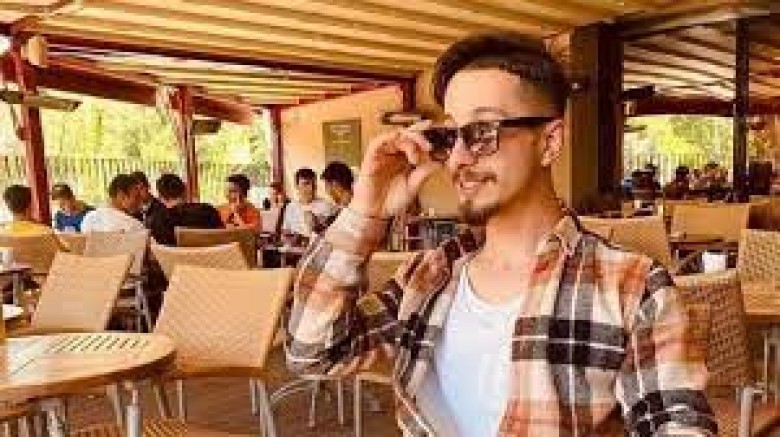 İki araç kafa kafaya çarpıştı: 1 ölü,3 yaralı