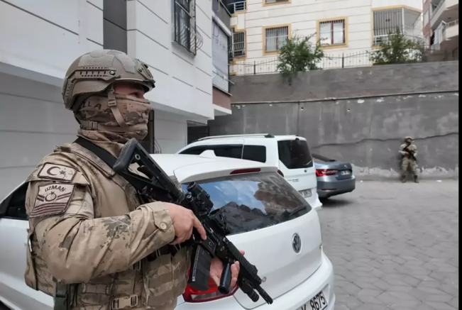 İki ilde DEAŞ operasyonu: 8 gözaltı