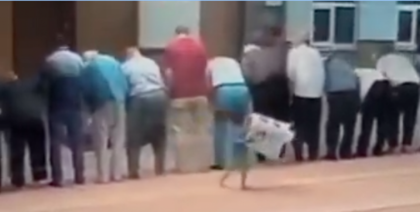 İmam Hasan Camii’nde İlginç Anlar: Ne Güldürdü Ne Utandırdı!