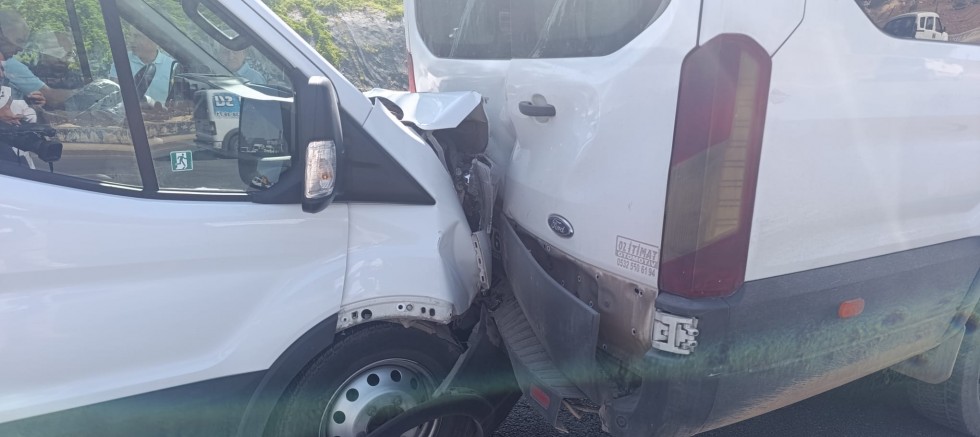 İpek yolunda kaza 1 ağır 4 yaralı