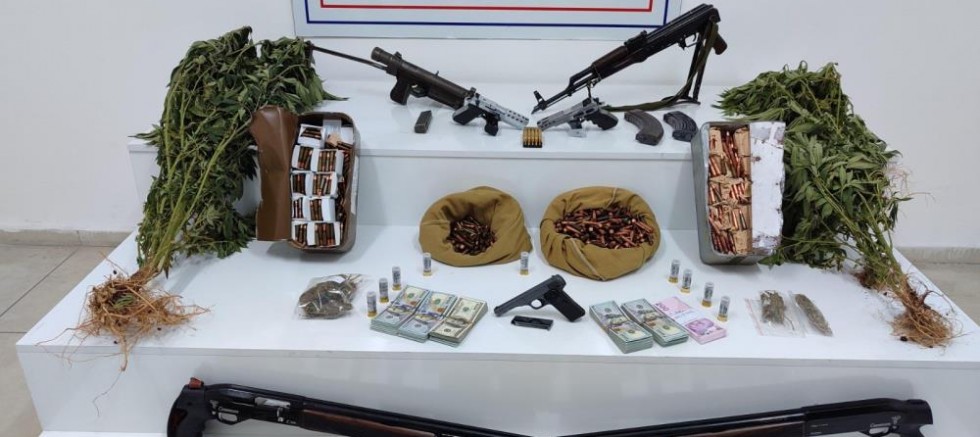 Jandarmadan uyuşturucu ve kaçakçılık operasyonları: 8 tutuklama
