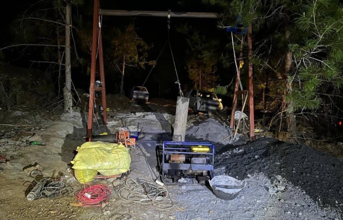 Kaçak krom madeni açarak kazı yapan 4 şahıs yakalandı