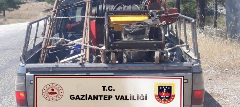 Kaçak krom madeni açarak kazı yapan 5 şahsı jandarma yakalandı