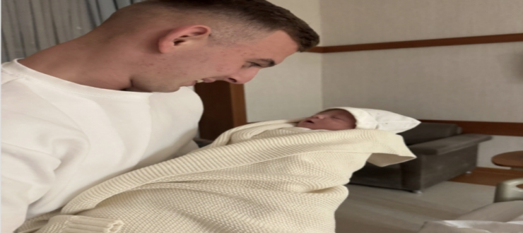 Kacper Kozlowski Baba oldu! Hoşgeldin Lea