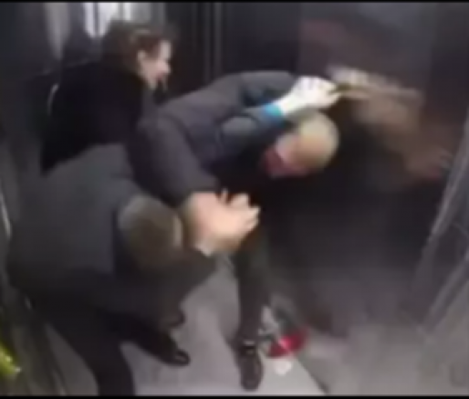 Karısını başka adamla yakaladı!