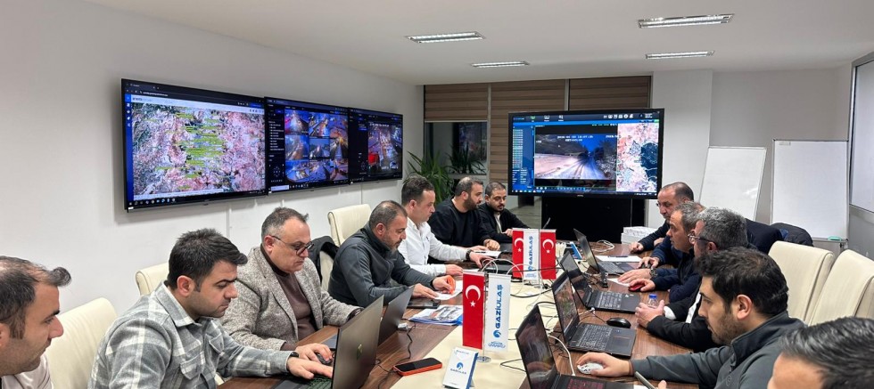  KARLA MÜCADELEDE TRAFİK KOORDİNASYON MERKEZİ’NDE ŞEHRİN NABZI TUTULUYOR