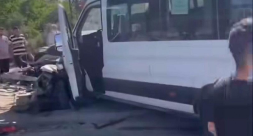 Karşı şeride savrulan Tofaş zincirleme kazaya neden oldu: 1'i ağır 10 yaralı