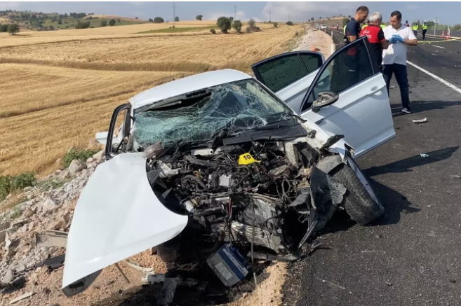 Katliam gibi kaza: Anne-baba ve 2 aylık bebekleri öldü, kızları ağır yaralı