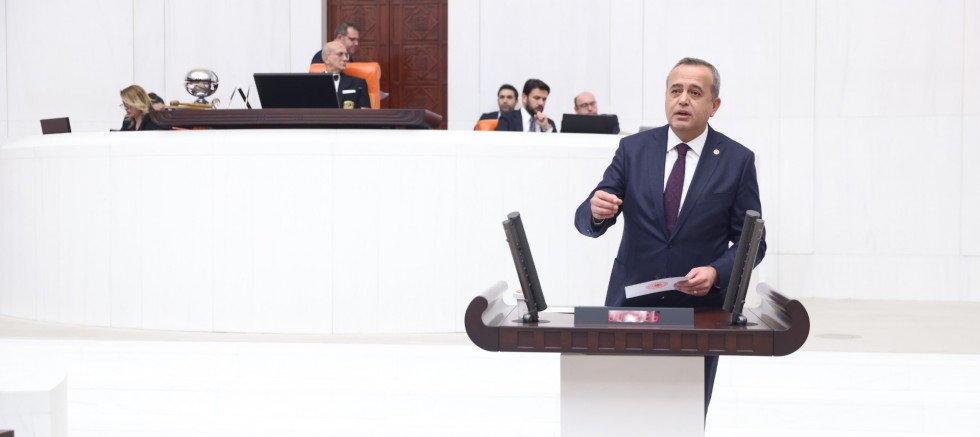 Kaya’dan Meclis’te Sert Çıkış: “Emekli Açlığa Mahkûm Edildi”