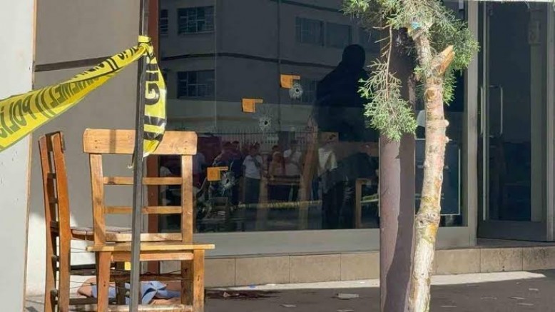 Kıraathanenin önünde oturan gence kanlı infaz