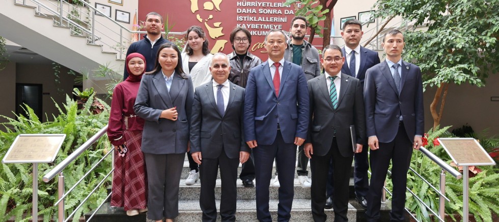 KIRGIZİSTAN’IN ANKARA BÜYÜKELÇİSİ KAZAKBAYEV’DEN GAÜN REKTÖRÜ DOĞAN’A ZİYARET
