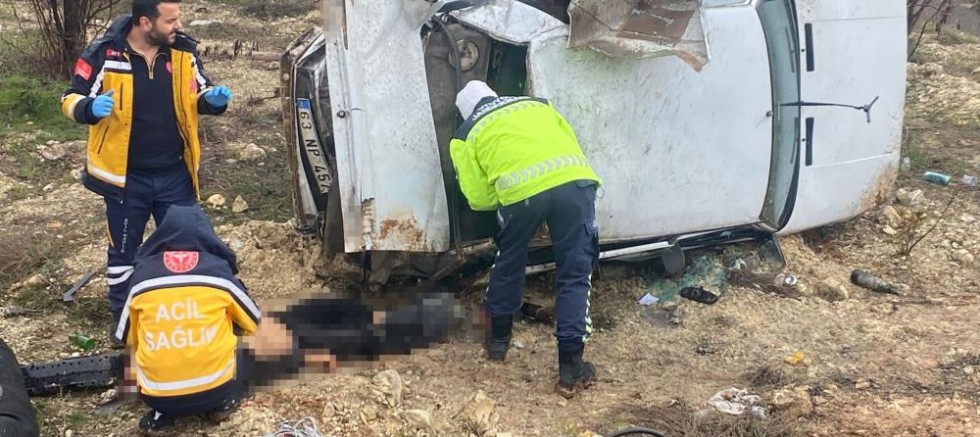 Kontrolden çıkarak şarampole uçan otomobildeki yolcu hayatını kaybetti