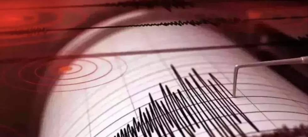 Korkutan Deprem! Büyük Panik Yaşandı