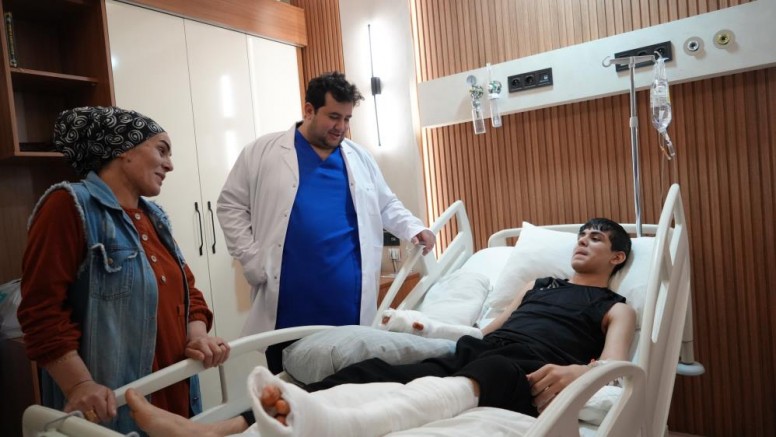 Makineye kaptırdığı el parmaklarının yerine ayak parmağı dikildi