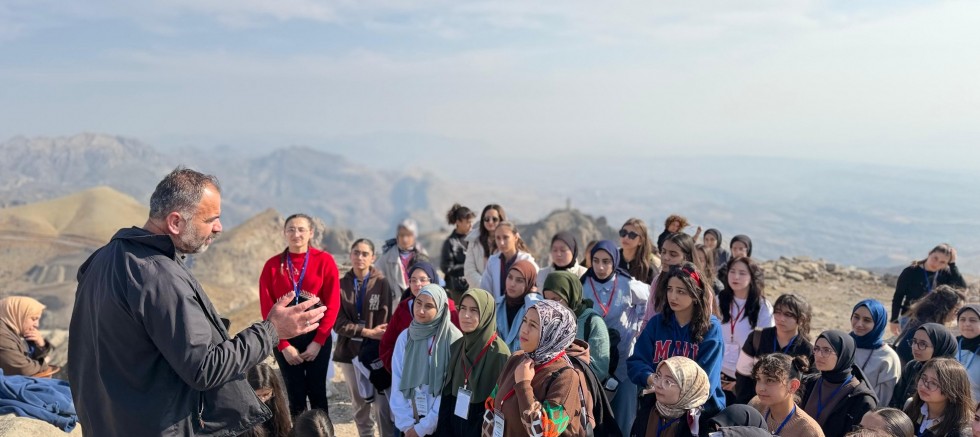 Maziden Atiye Programı Kapsamında 8 İlden Öğrenciler Şırnak’ta Tarih ve Kültür Yolculuğuna Çıktı