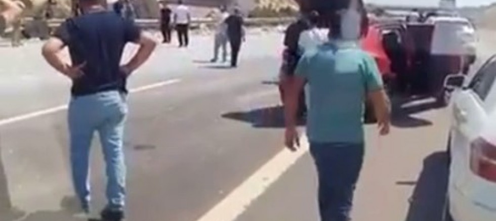 Mermer yüklü kamyon devrildi, sürücünün 7 yaşındaki oğlu hayatını kaybetti