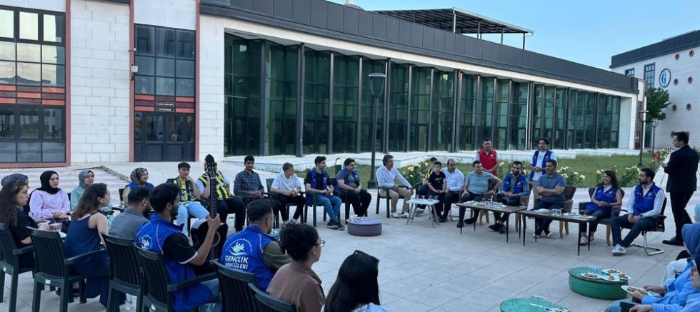 Milletvekili Bozgeyik üniversiteli gençlerle buluştu