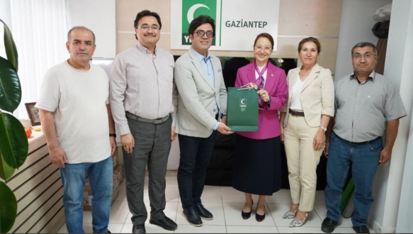 MİLLETVEKİLİ DERYA BAKBAK YEŞİLAY’I ZİYARET ETTİ