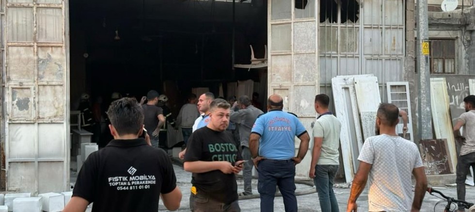 Mobilya dükkanında yangın