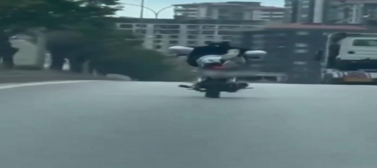 Motosikletle akrobatik hareketler yaptı, cezadan kaçamadı