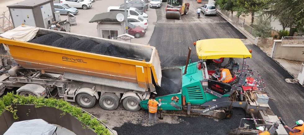 MÜCAHİTLER MAHALLESİ'NDE BOZUK YOLLAR YENİLENDİ