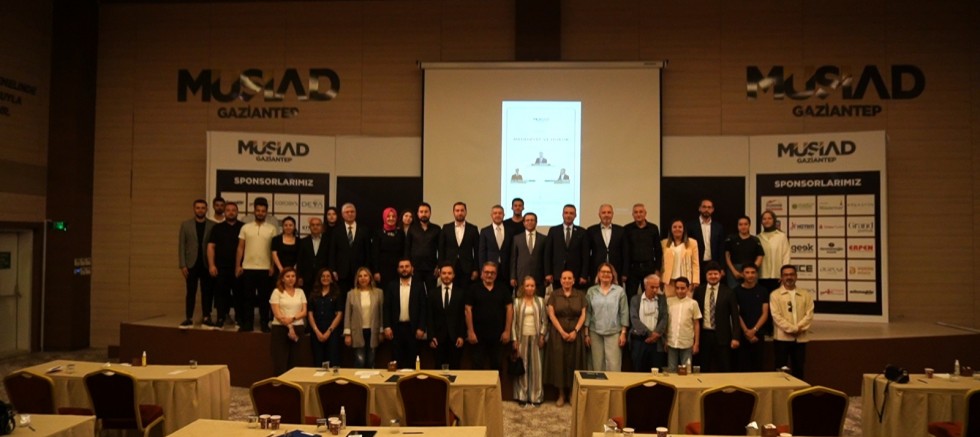 MÜSİAD Konferans Salonu’nda Medeniyet ve Hukuk Konferansı