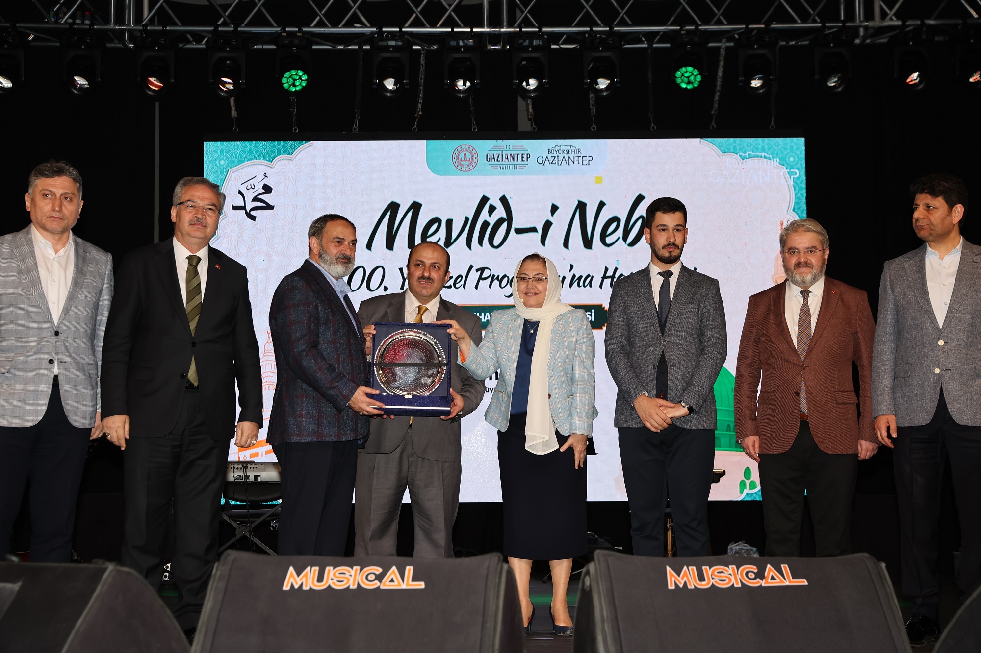 MEVLİD-İ NEBİ PROGRAMINDA 5 BİN VATANDAŞ BİR ARAYA GELDİ