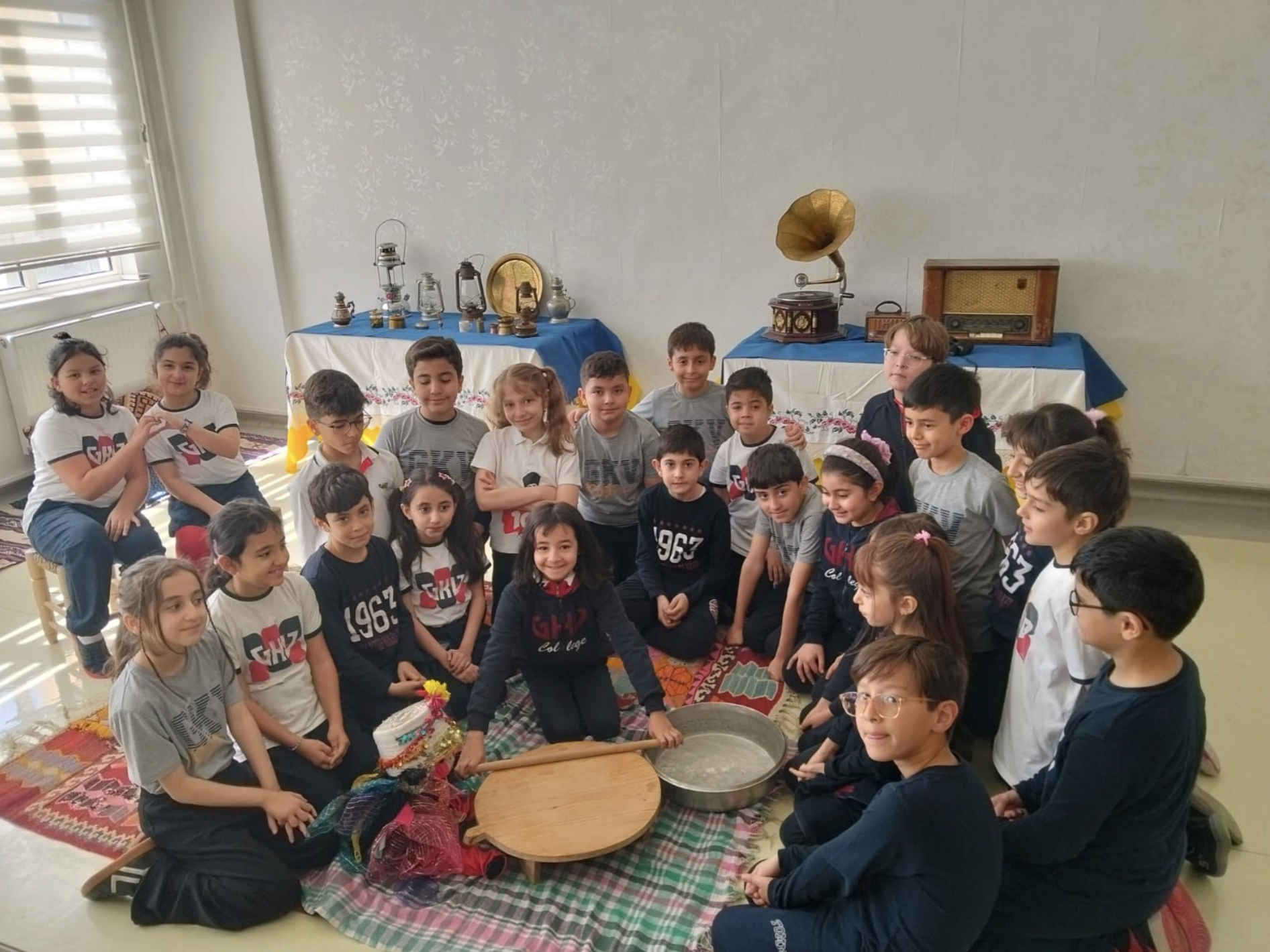GKV’li  Öğrencilerden Zamanda Yolculuk Sergisi