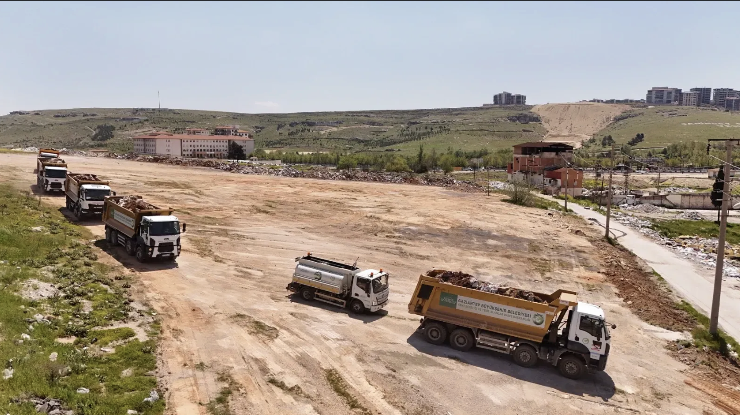 Gaziantep Büyükşehir boş arazileri temizliyor