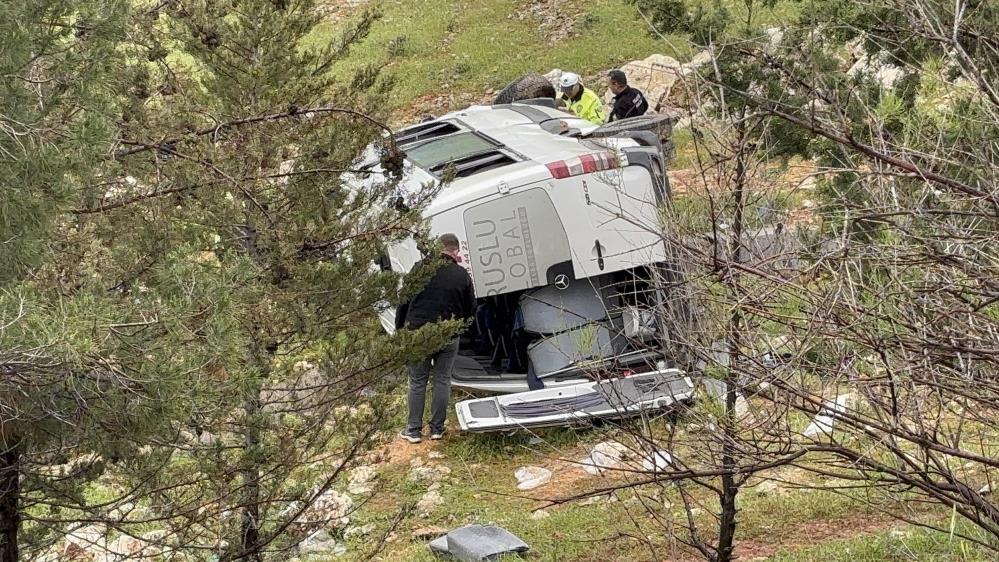 Gaziantep'te işçi servisi devrildi