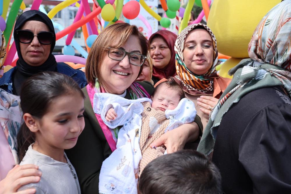 Şahin, Anne Bebek Festivali’nde ailelerle buluştu