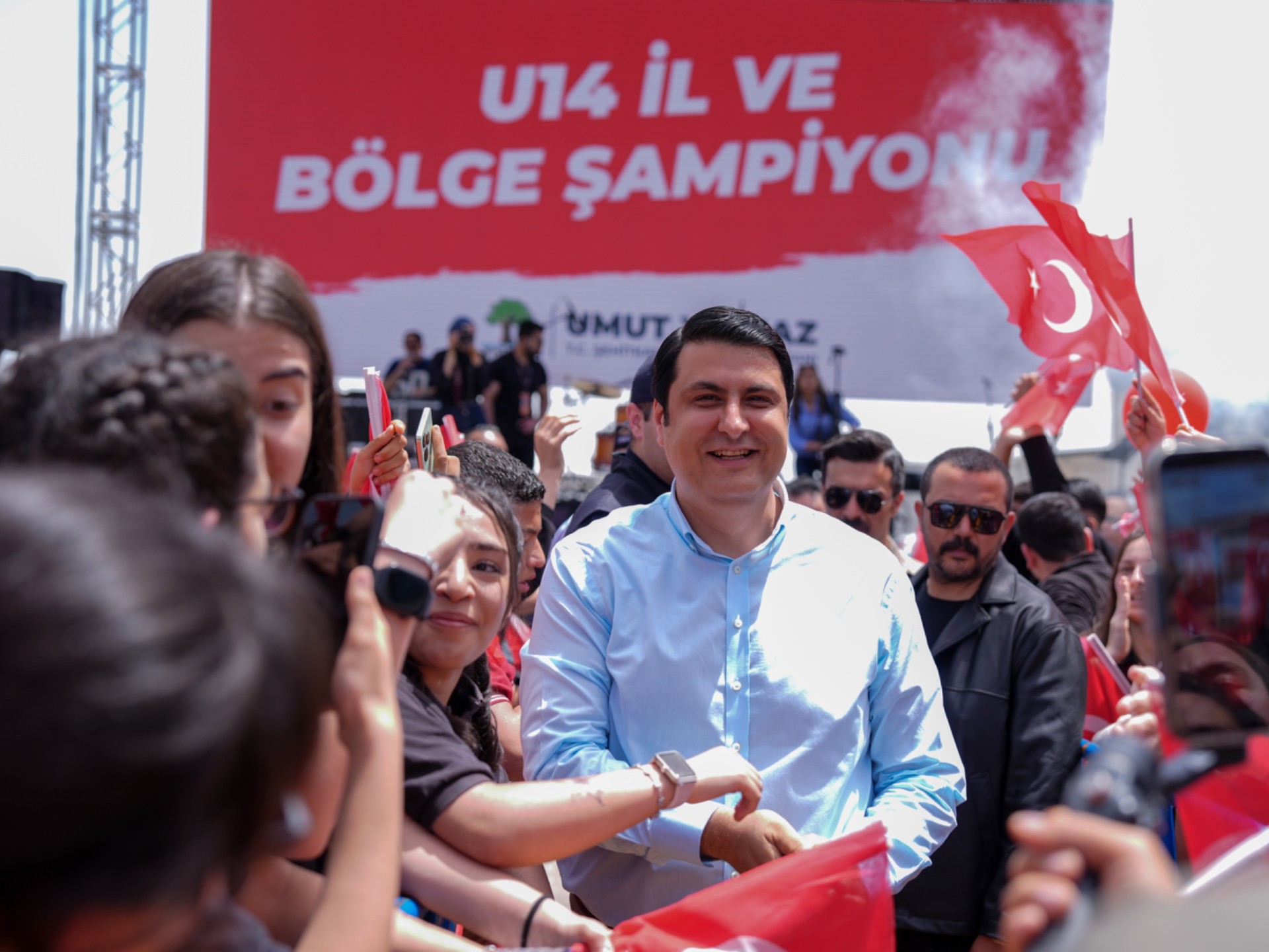 ŞEHİTKAMİL’DE 15 BİN KİŞİLİK DEV KONSER  19 MAYIS COŞKUSUNA REKOR KATILIM