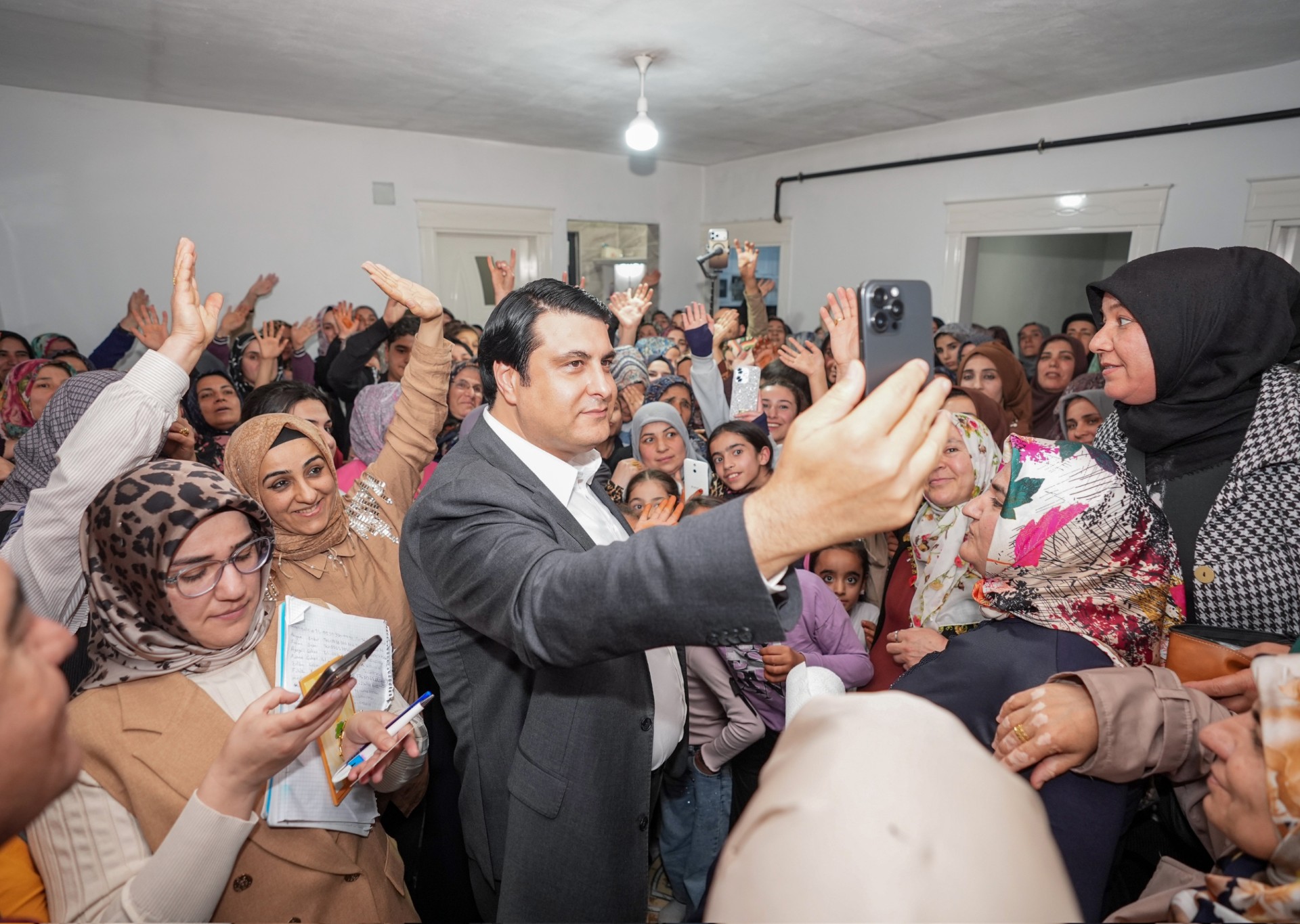 BAŞKAN YILMAZ KADINLARLA BULUŞTU