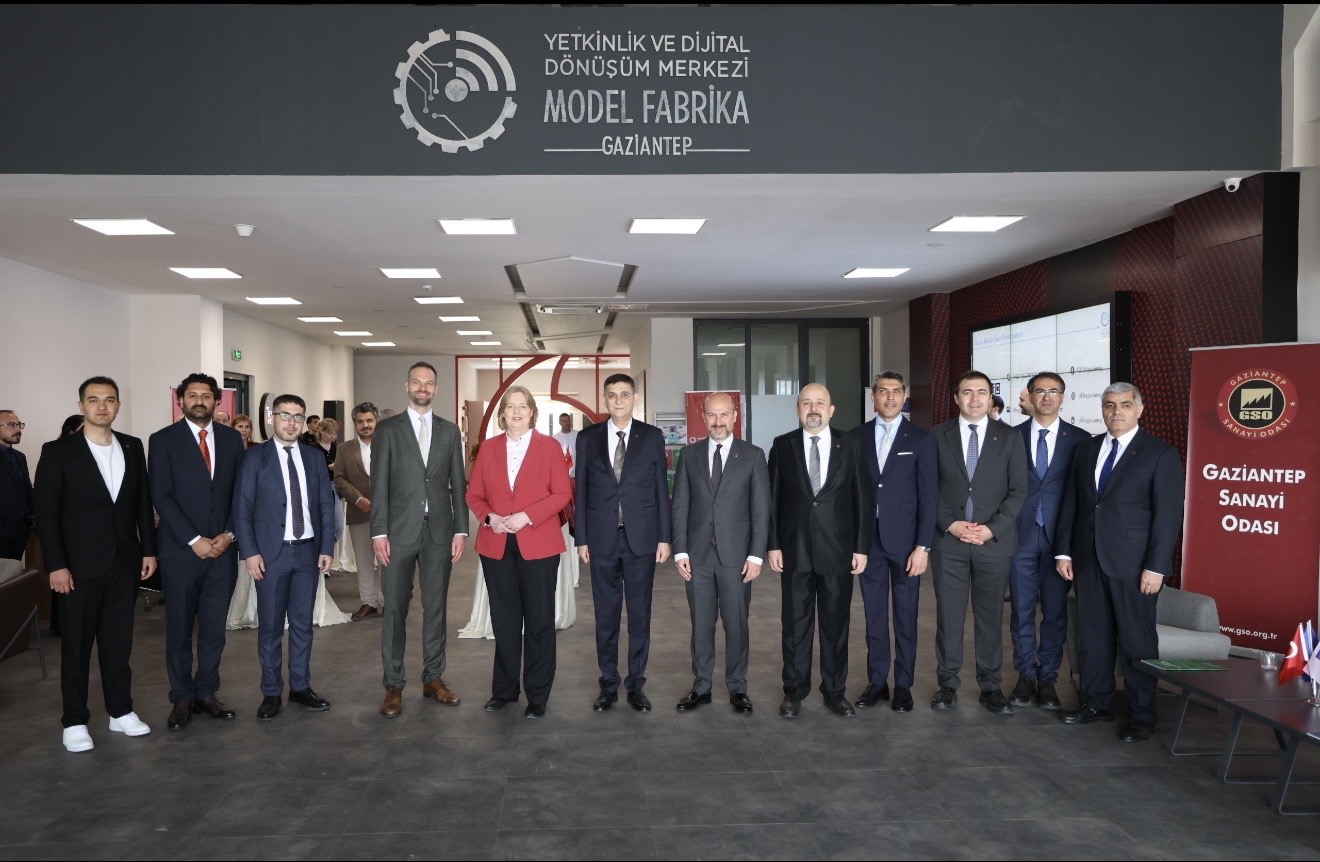 Almanya Bakanı Bas’tan GSOMEM ve Model Fabrika’ya Ziyaret