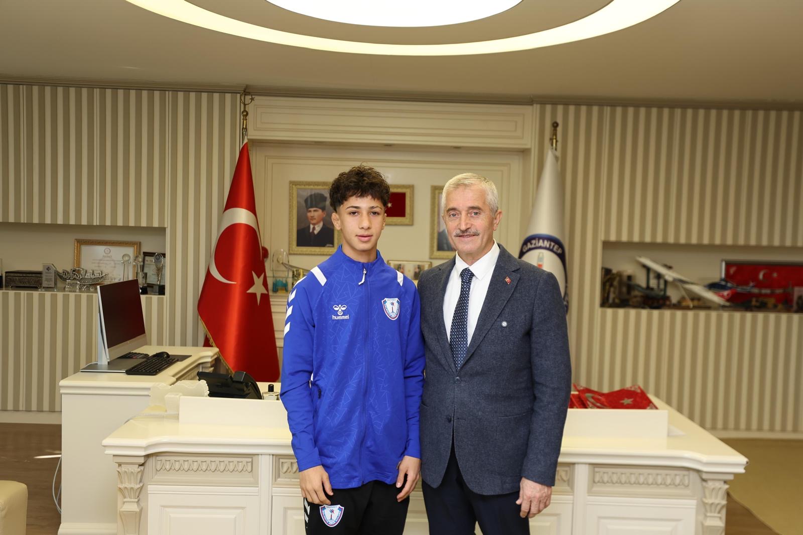 U17 AVRUPA ŞAMPİYONASI’NDA MUHAMMED GÖLHA’DAN GÜMÜŞ MADALYA
