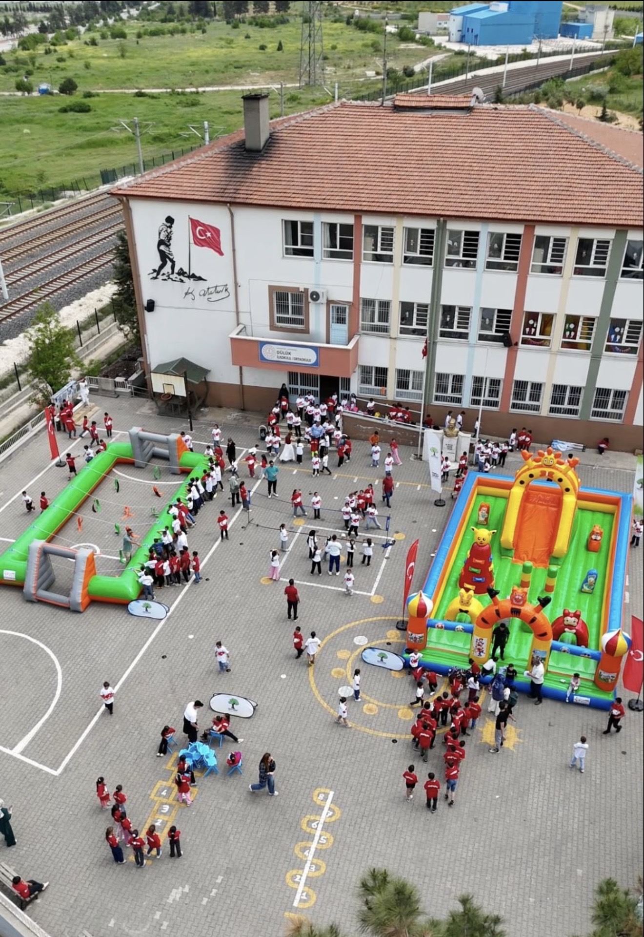 Şehitkamil’den Köy Okulunda Çocuk Şenliği