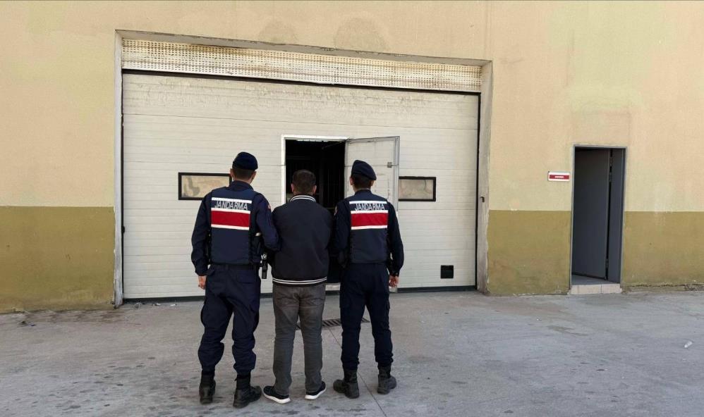 Kesinleşmiş 17 yıl cezayla aranan şahsı jandarma yakaladı