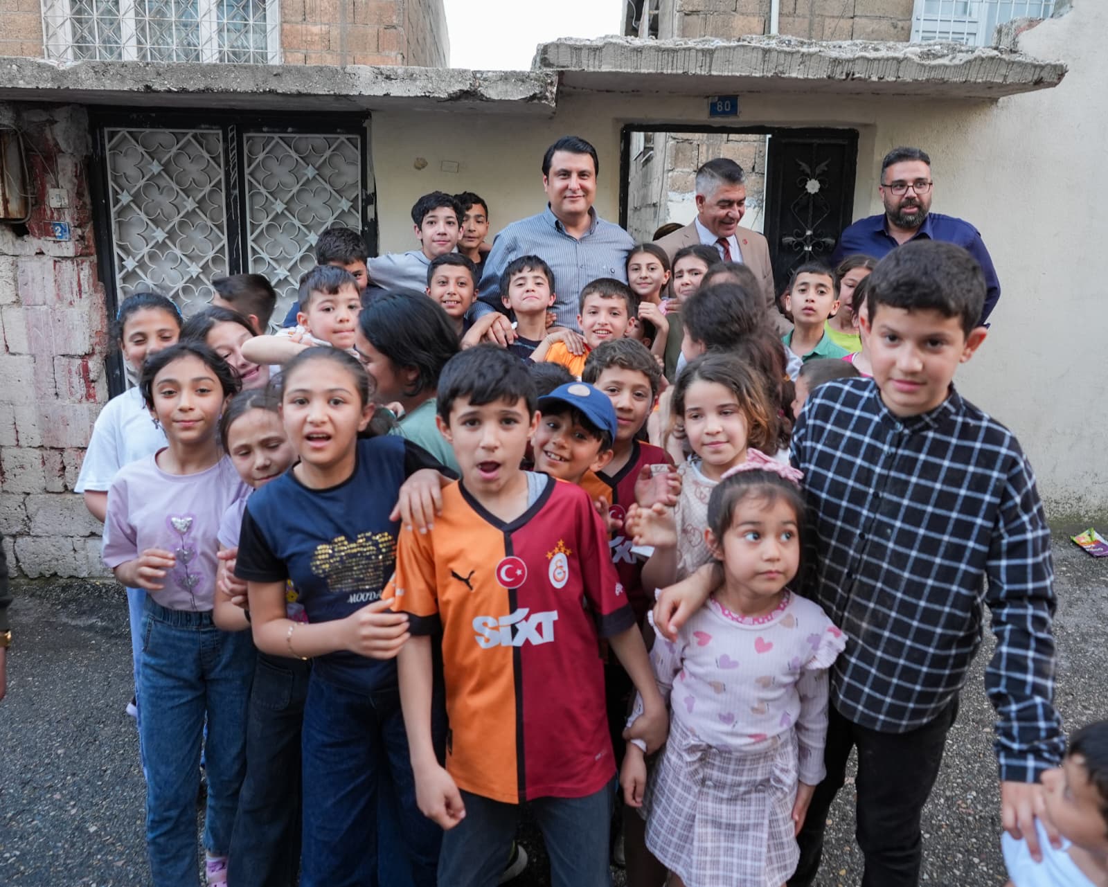 Başkan Yılmaz’a Mahallelerde Yoğun İlgi: 4 Mahalleye Ziyaret