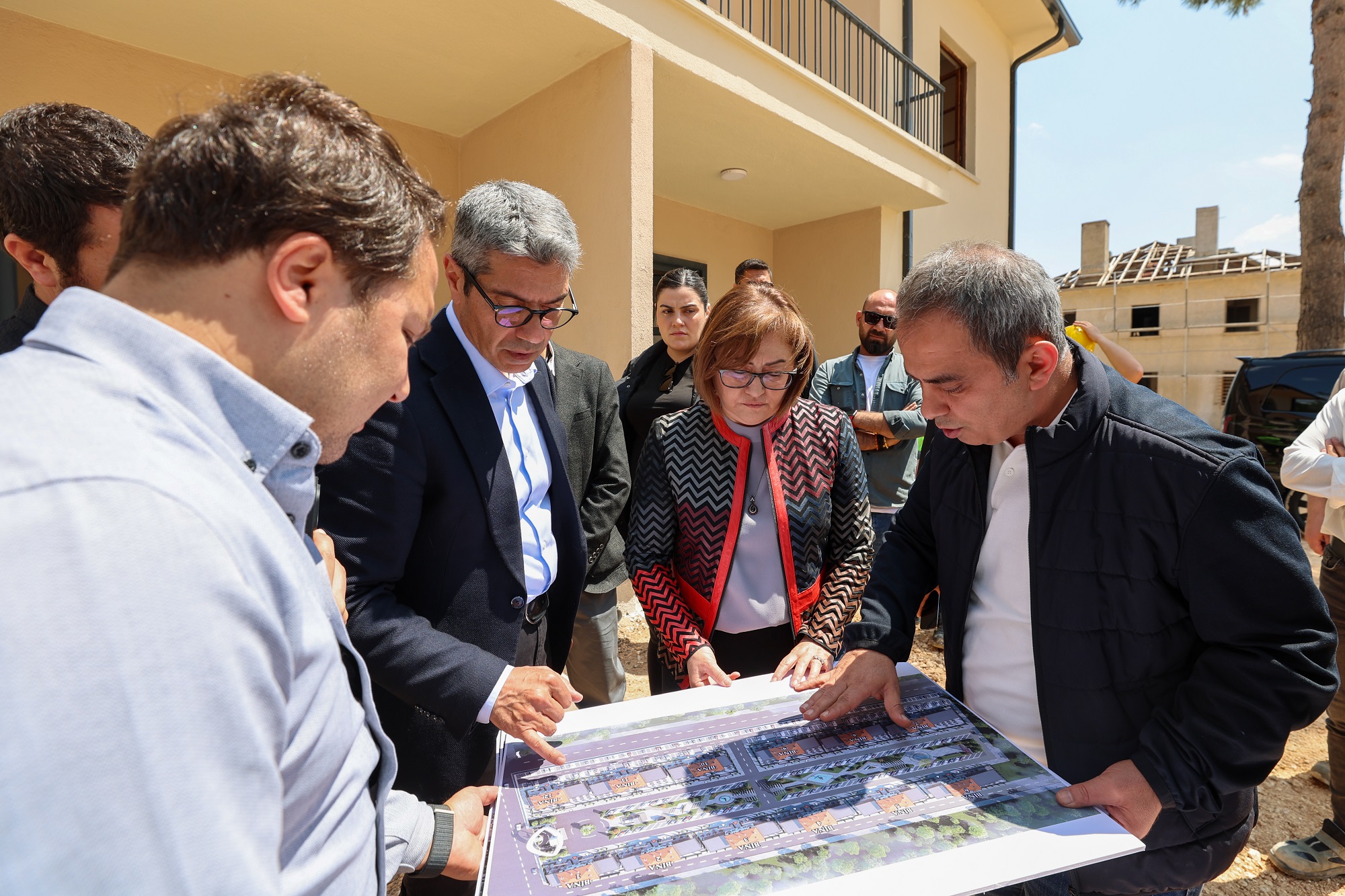 BAŞKAN ŞAHİN, TCDD LOJMANLARININ RESTORASYON ÇALIŞMALARINI İNCELEDİ