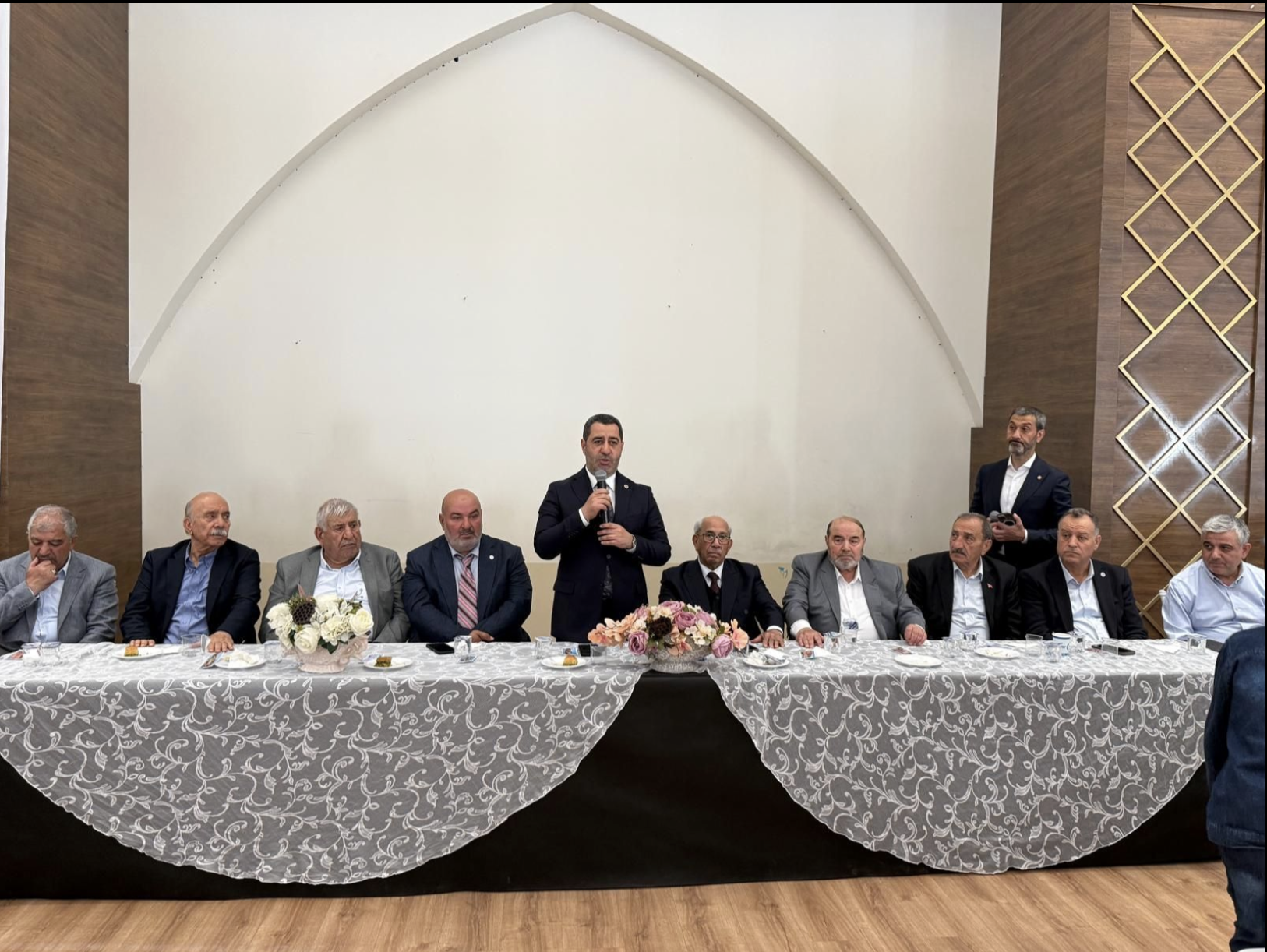 Geleneksel Bayramlaşmada Binlerce Bozgeyik Tek Yürek